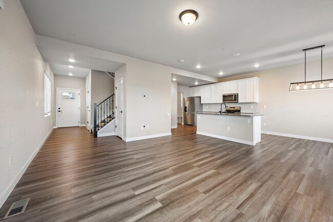 Building Photo - 11197 House Finch Ln