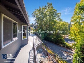 Building Photo - 1531 Vista Dr
