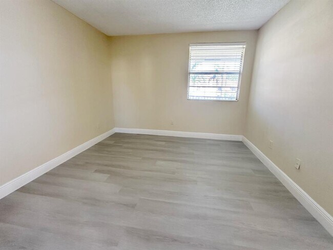 Foto del edificio - 1241 SW 46th Ave