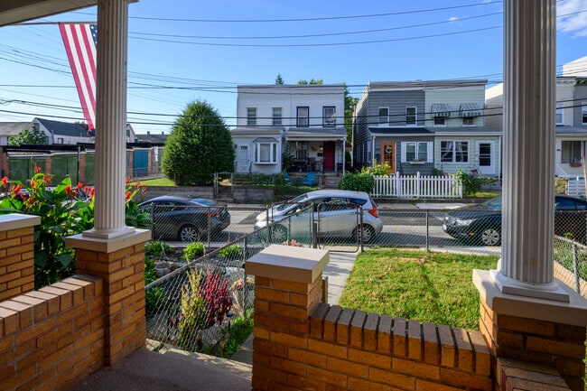 Foto del edificio - 1109 W 40th St