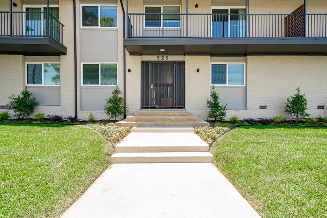 Building Photo - Parkside Green at Bishop Ridge