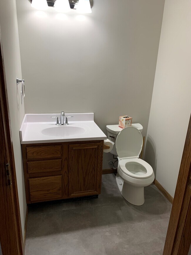 Foto del edificio - 300 Lexington Dr