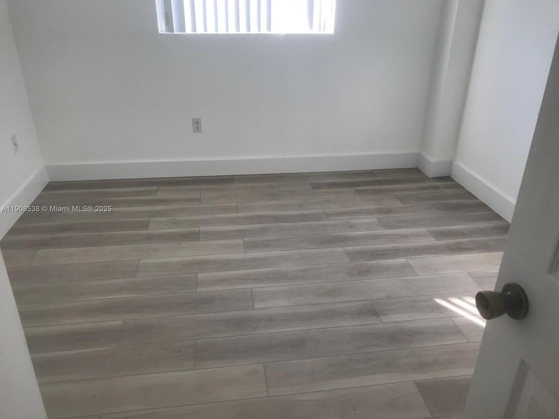 Building Photo - 928 SW 3rd St