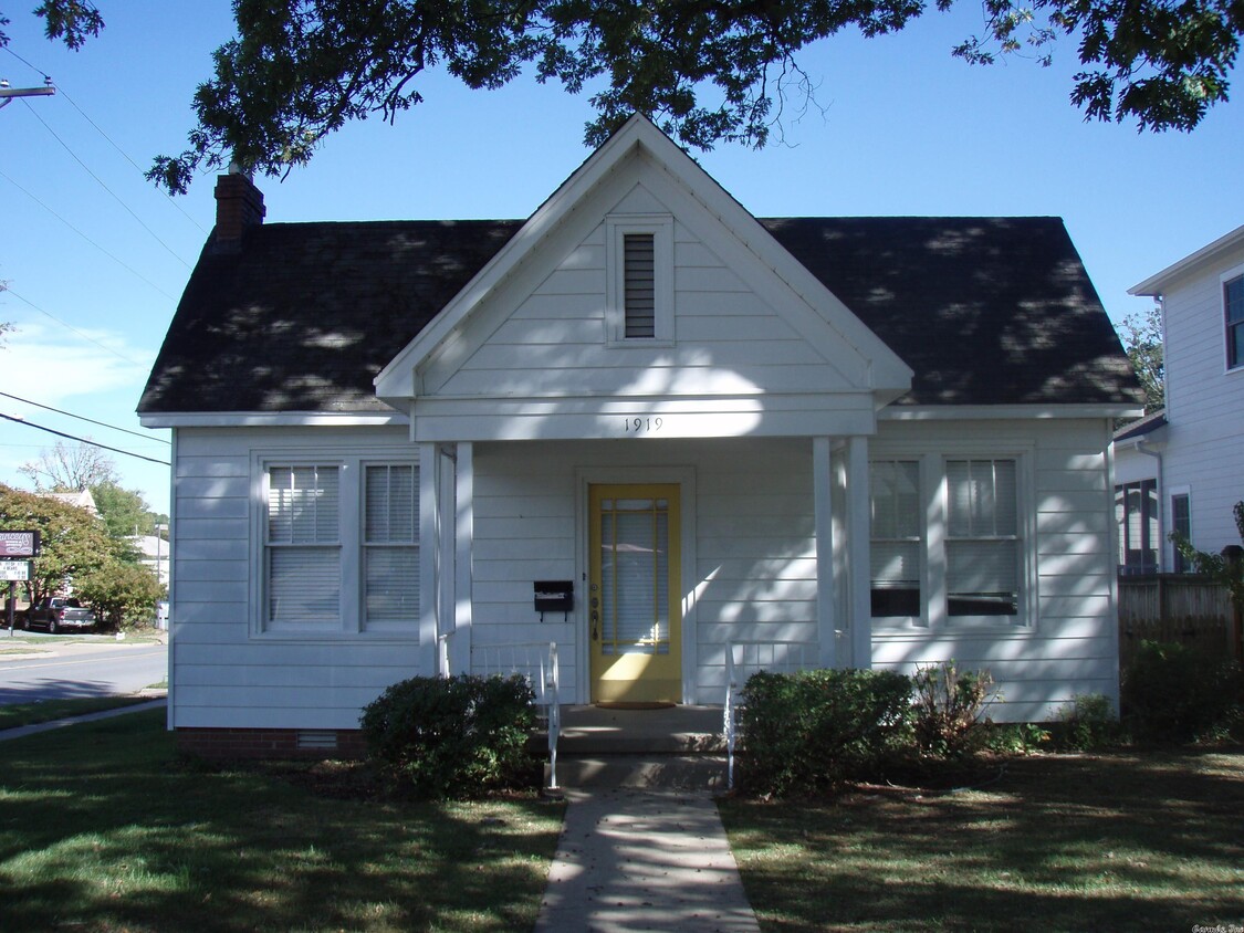 Primary Photo - 1919 N Harrison St