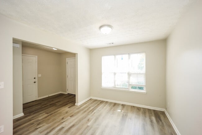 Building Photo - 9422 Lakeview Rd