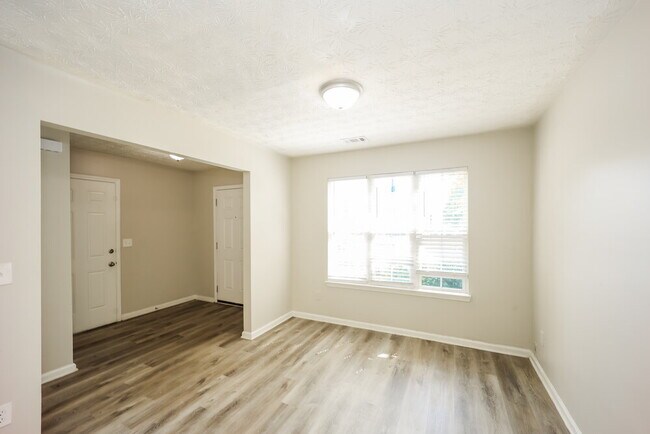 Foto del edificio - 9422 Lakeview Rd