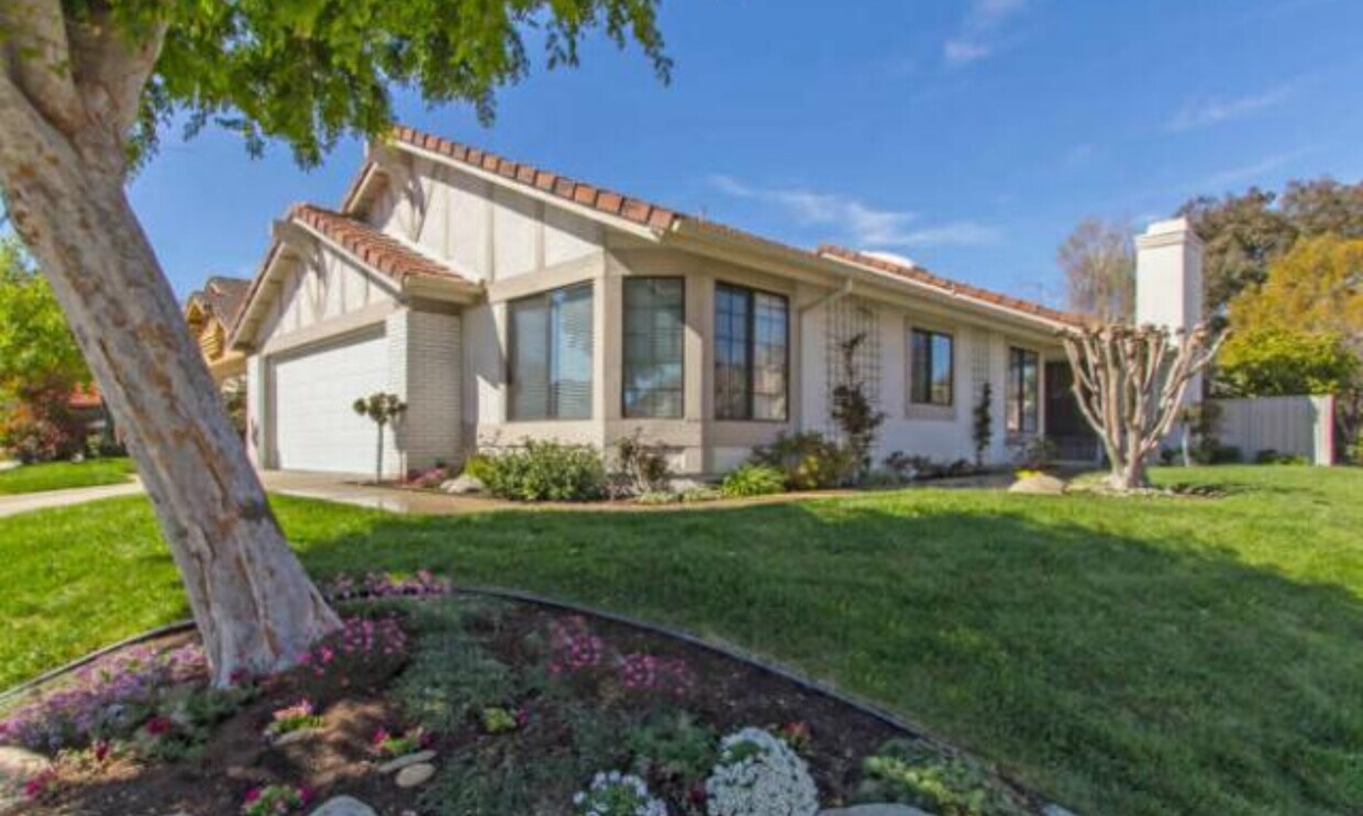 Primary Photo - 26903 Deer Trail Ct