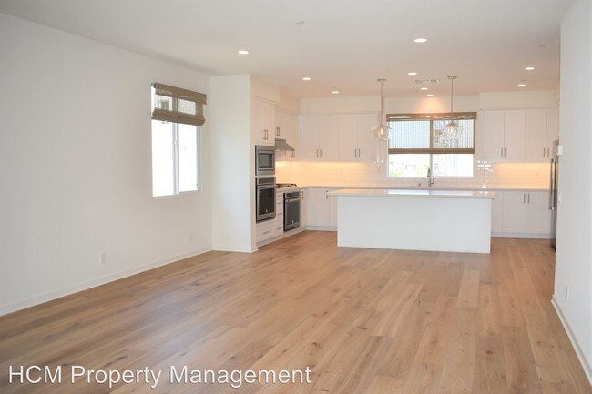 Building Photo - 4 br, 3.5 bath House - 737 Beacon