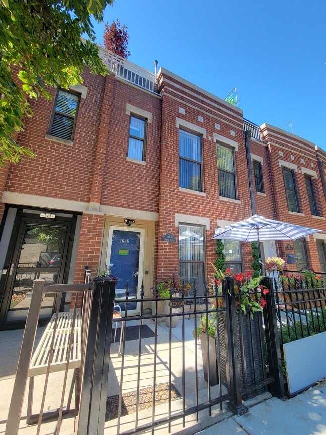 1646 N Bissell St, Chicago, IL 60614 Townhome Rentals in Chicago IL