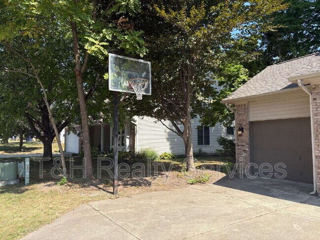 Building Photo - 7683 Willow Ridge