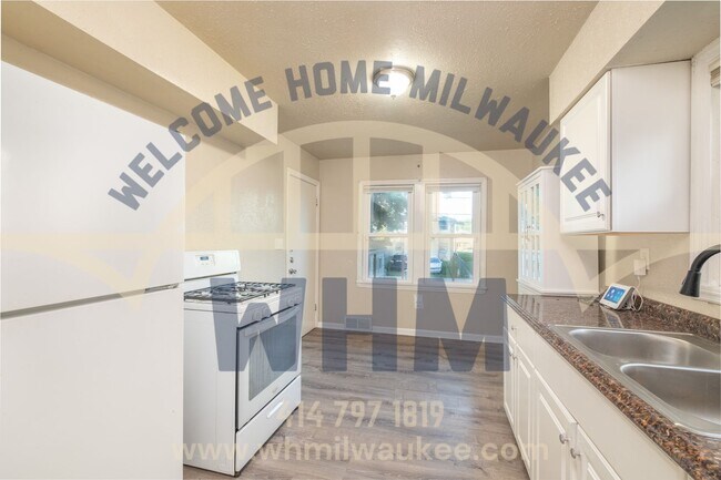 Building Photo - Welcome Home to this Charming 2 Bedroom 1 ...