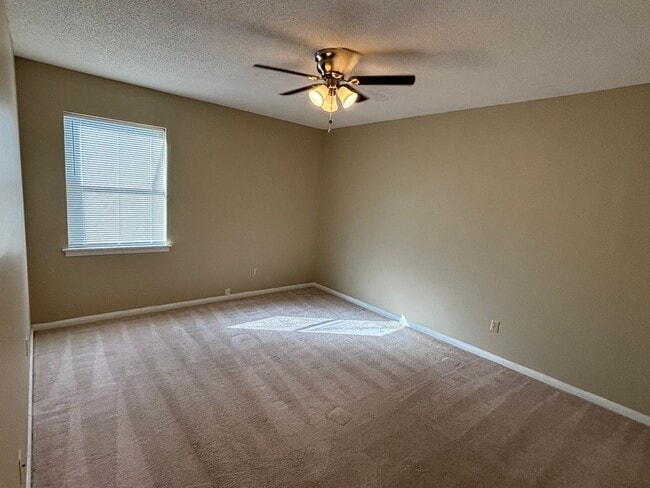 Building Photo - 2 Bedroom/1 Bath Duplex located in Hahira