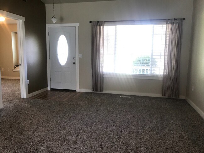 Foto del edificio - One of a Kind, Beautiful single-level family home in the SW Boise