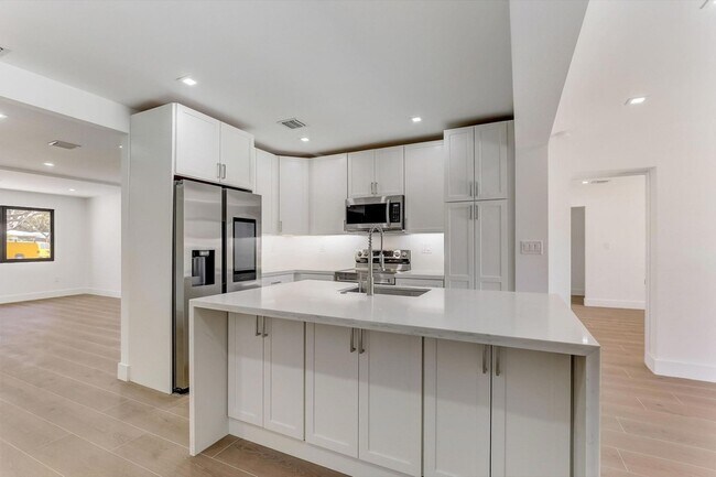 Building Photo - 1561 SW 23rd Ave