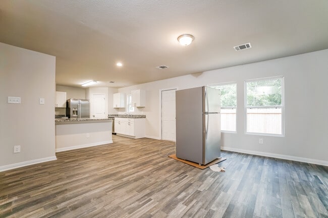 Building Photo - 15815 Del Norte Dr