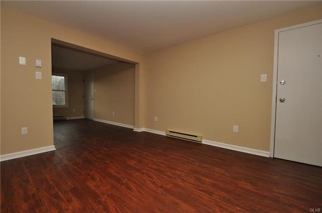 Building Photo - 10 Adams St