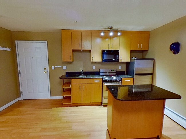 Building Photo - 461 Park Dr