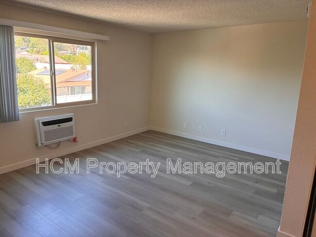Building Photo - 10231 Pinewood Ave