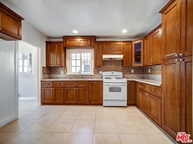 Foto del edificio - 243 N Berendo St