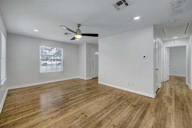 Building Photo - 1409 Zora St