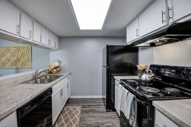 Building Photo - Astoria Park Apartment Homes