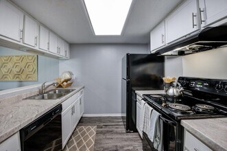 Building Photo - Astoria Park Apartment Homes