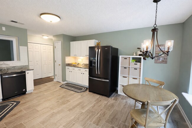 Foto del edificio - 3BD/2.5BA- WITH BONUS ROOM -AVAILABLE NOW or AUGUST 1, 2026!!