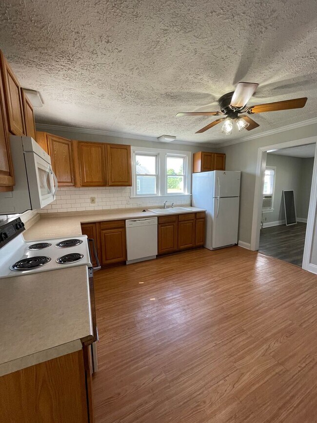 Foto del edificio - SINGLE FAMILY HOME Available August 1st!