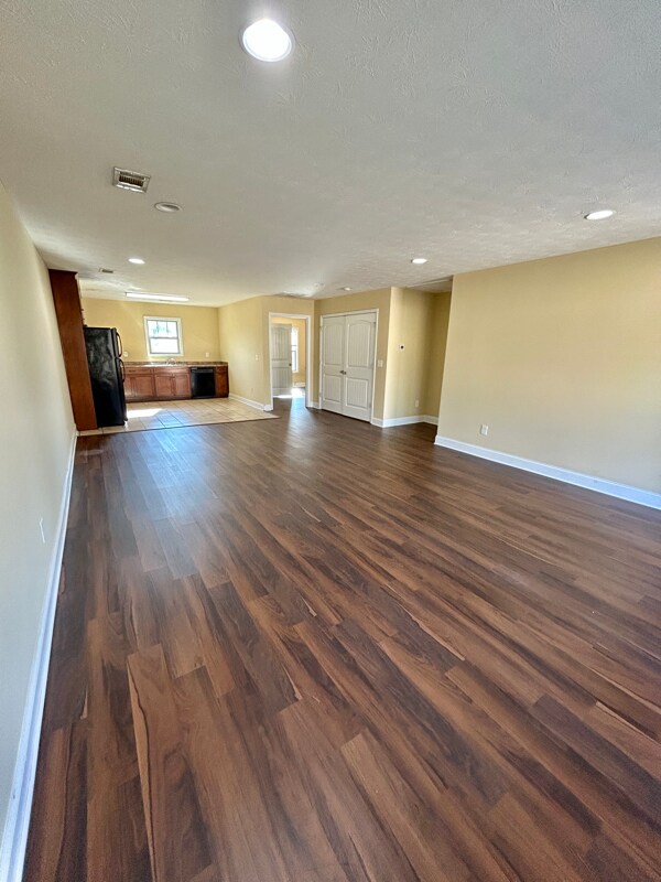 Building Photo - 8 Cal Rd