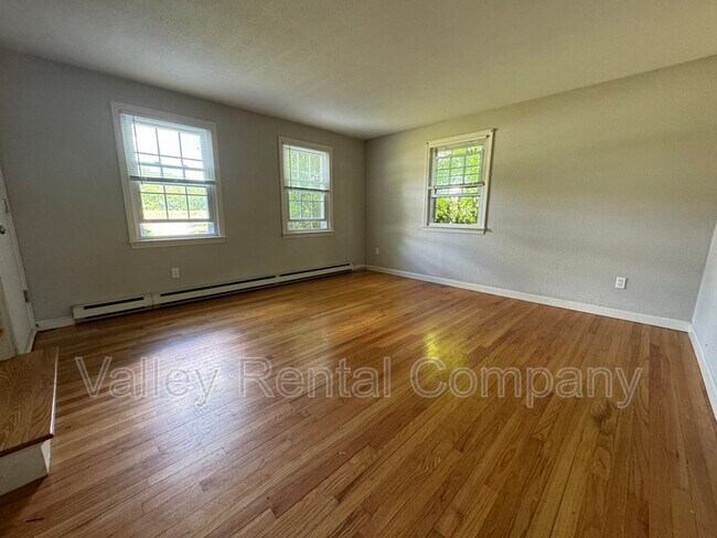 Building Photo - 87 S Silver Ln