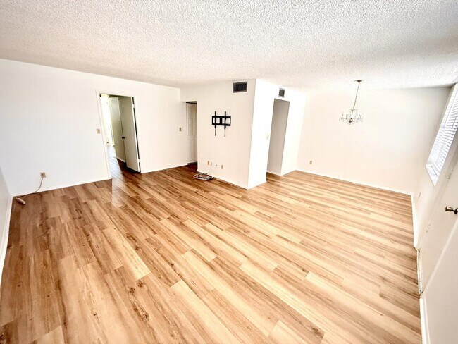Building Photo - 4880 Locust St NE