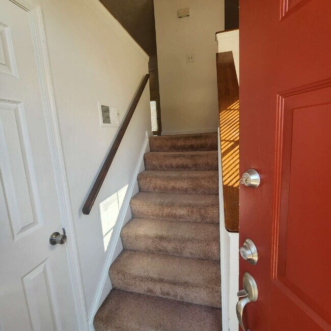 Foto del edificio - "Charming 3-Bed Townhouse with Finished Ba...