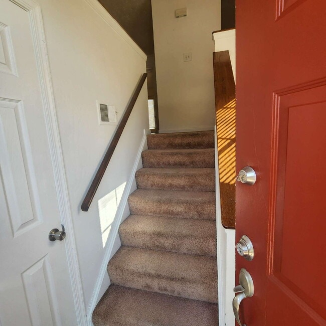 Photo - "Charming 3-Bed Townhouse with Finished Ba...