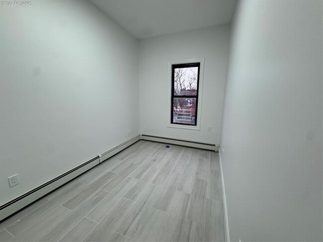 Foto del edificio - 102-01 Northern Blvd