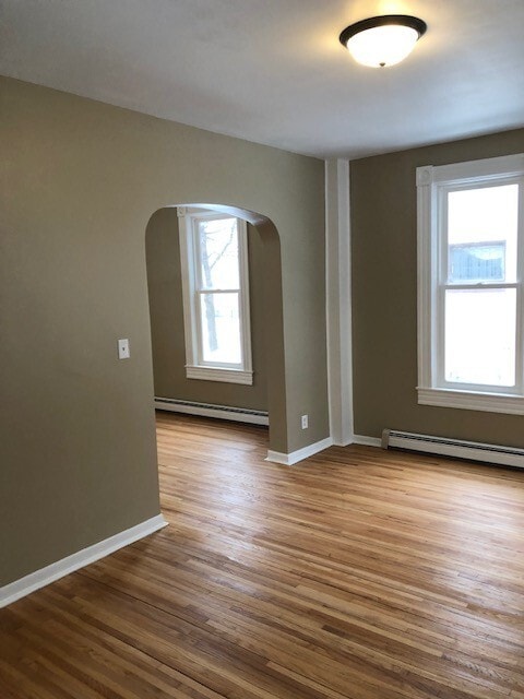 Building Photo - Stunning Single Family Home in Dayton's Bluff!  Move in Specials