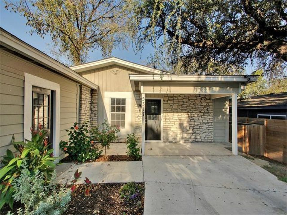 Primary Photo - Cool home in East Austin - Don't Miss this...