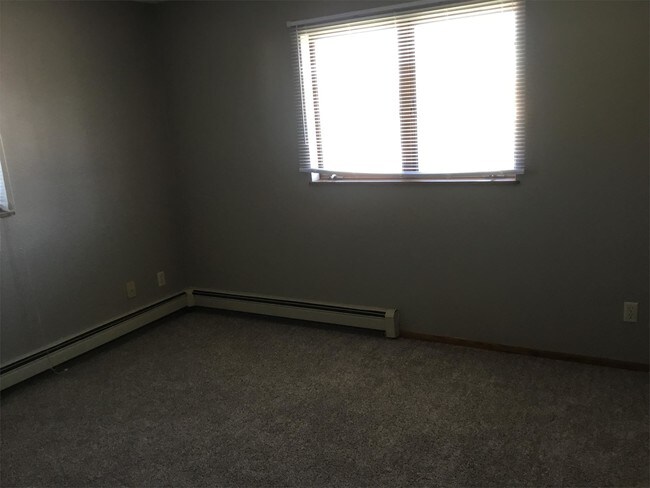 Building Photo - 1105 E Bowen Ave