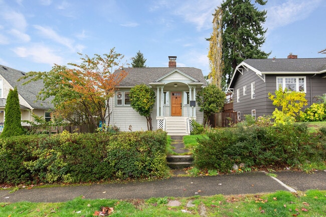 Building Photo - 6350 37th Ave SW