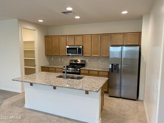 Building Photo - 236 E Hawaii Dr