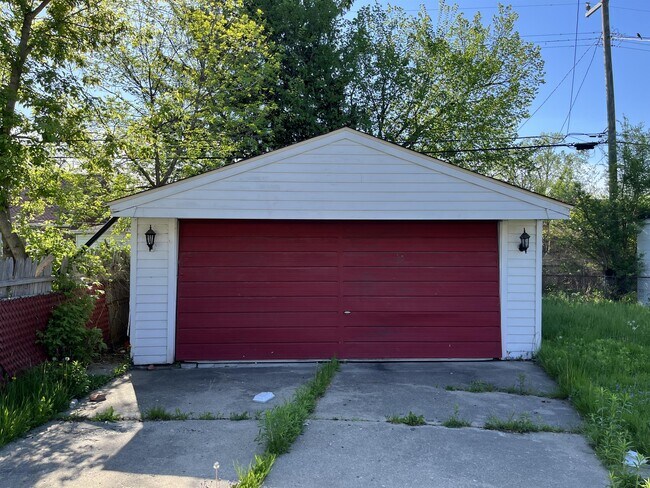 Building Photo - 10846 Somerset Ave