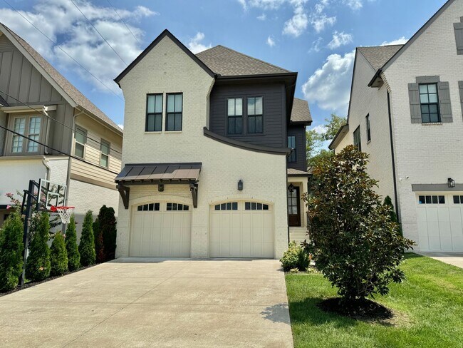 Building Photo - 3 Bed, 3.5 Bath Home w/ 2 Car Garage - Wal...