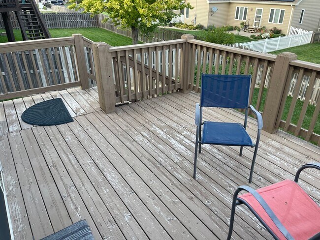 Building Photo - Spacious home in super nice neighborhood in Northwest Omaha