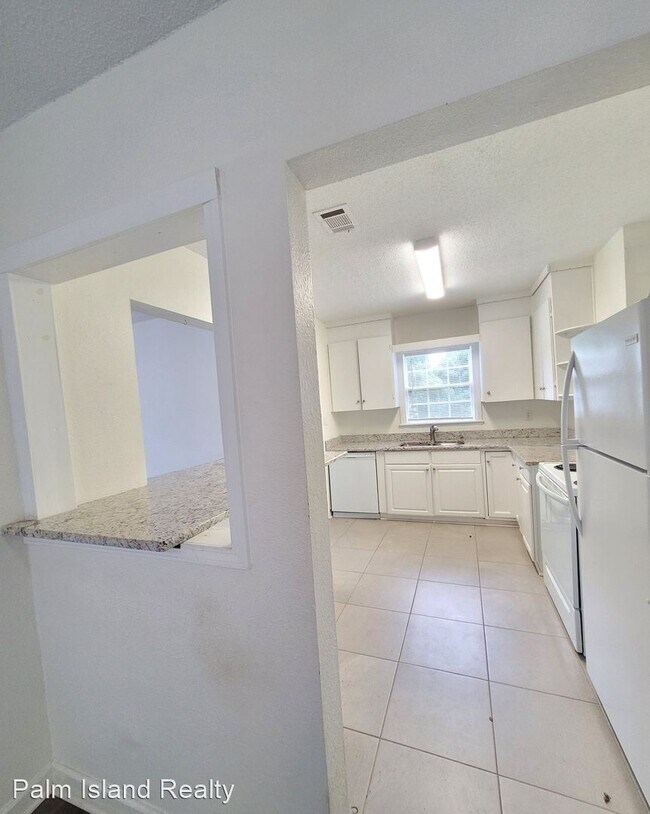 Building Photo - 3 br, 1 bath House - 239 Willow St