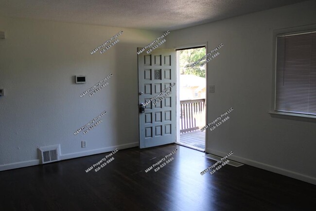 Building Photo - 3311 Freeman Ave