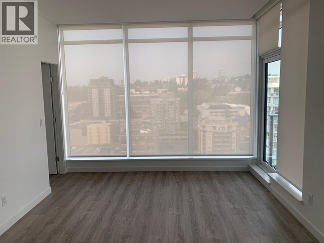 Building Photo - 680 Quayside Dr