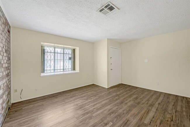 Building Photo - 6957 Chasewood Dr