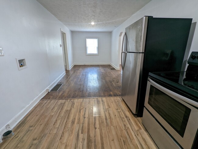 Foto del edificio - 1410 Roberts Ave