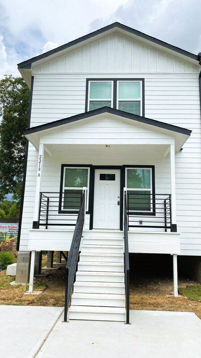 Building Photo - 2218 Bringhurst St