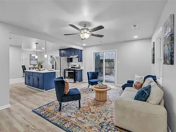 Building Photo - 901 Lasser Dr