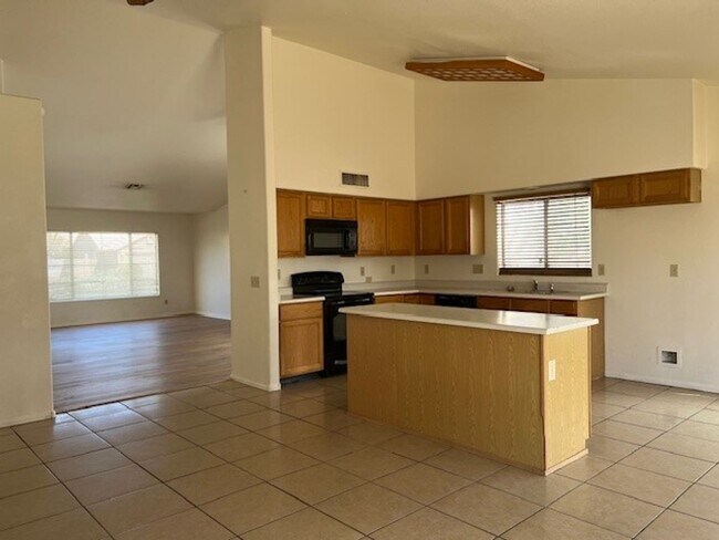 Photo - Fantastic 4 Bed / 2 Bath in Peoria - No HOA House